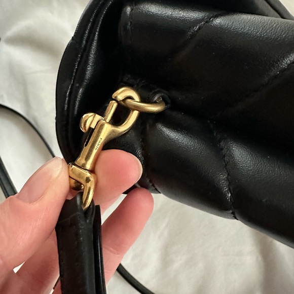 YSL Toy Loulou Leather Crossbody Bag in black and gold - Picture 8 of 15